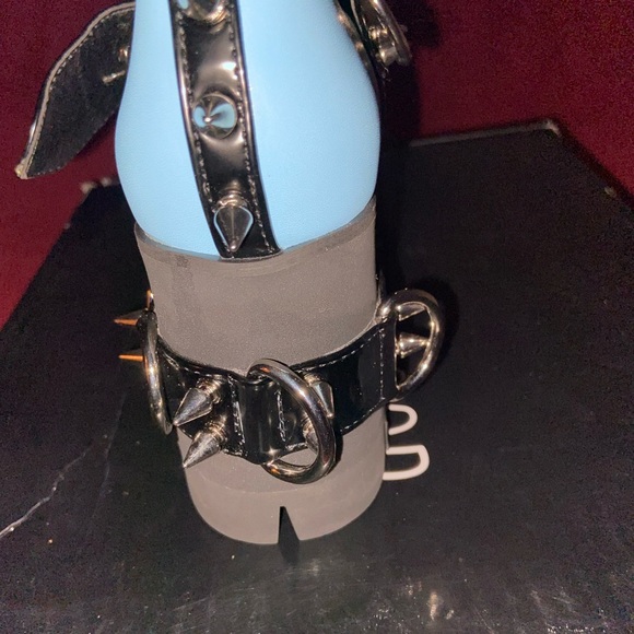 Mary Janes features a two tone design, a treaded platform sole & chunky heel. - Picture 2 of 5